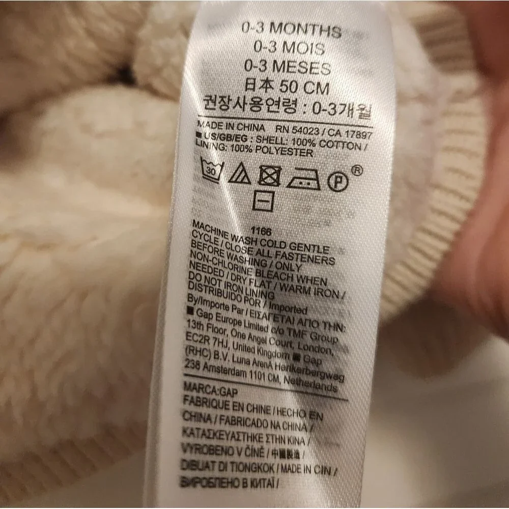 (3 ITEMS FOR $25)Baby GAP Cream and Patterned Sweater Size 0-3 Months